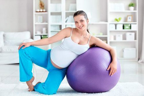 Упражнения с гимнастическим шаром во время беременности
