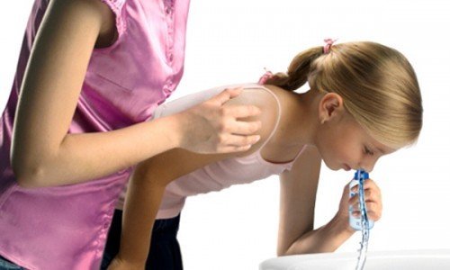 Эффективность физраствора для промывания носа при лечении насморка у ребенка